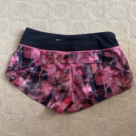 Lululemon speed up pink pattern shorts - Picture 3 of 4